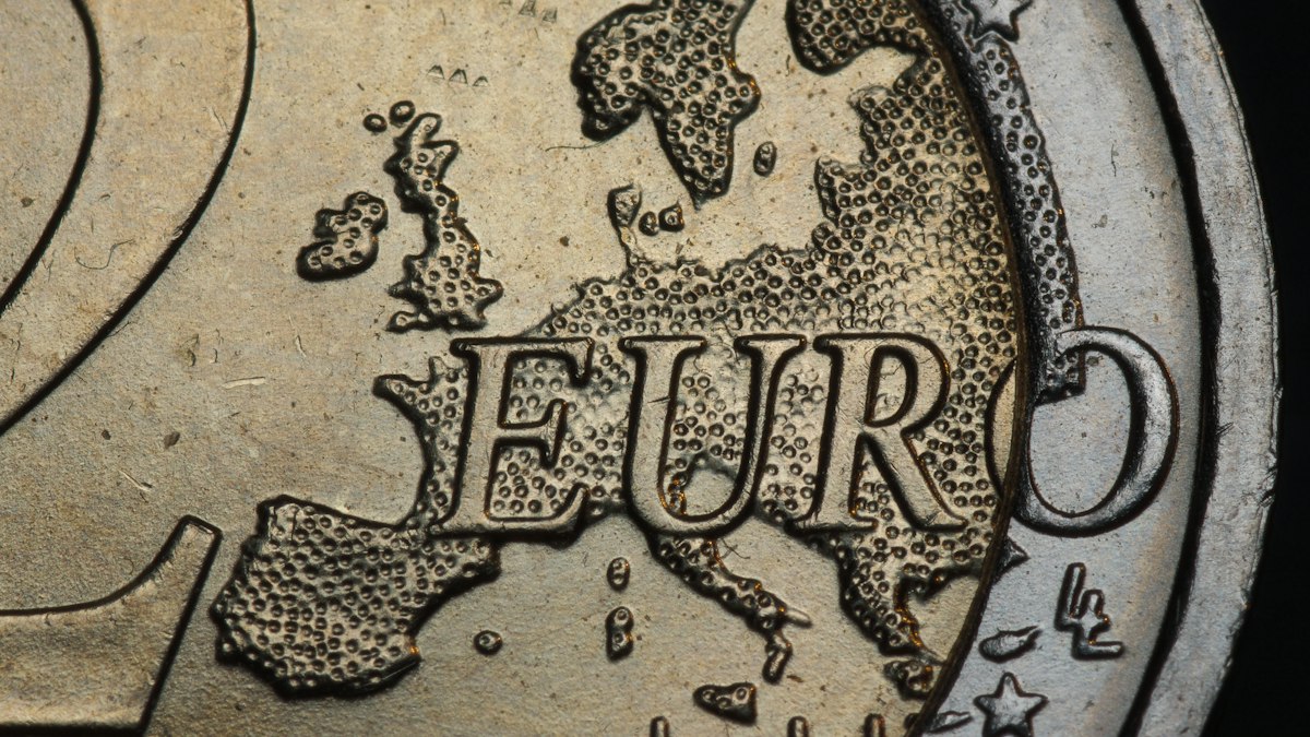 Gros plan sur une pièce de 2 euros