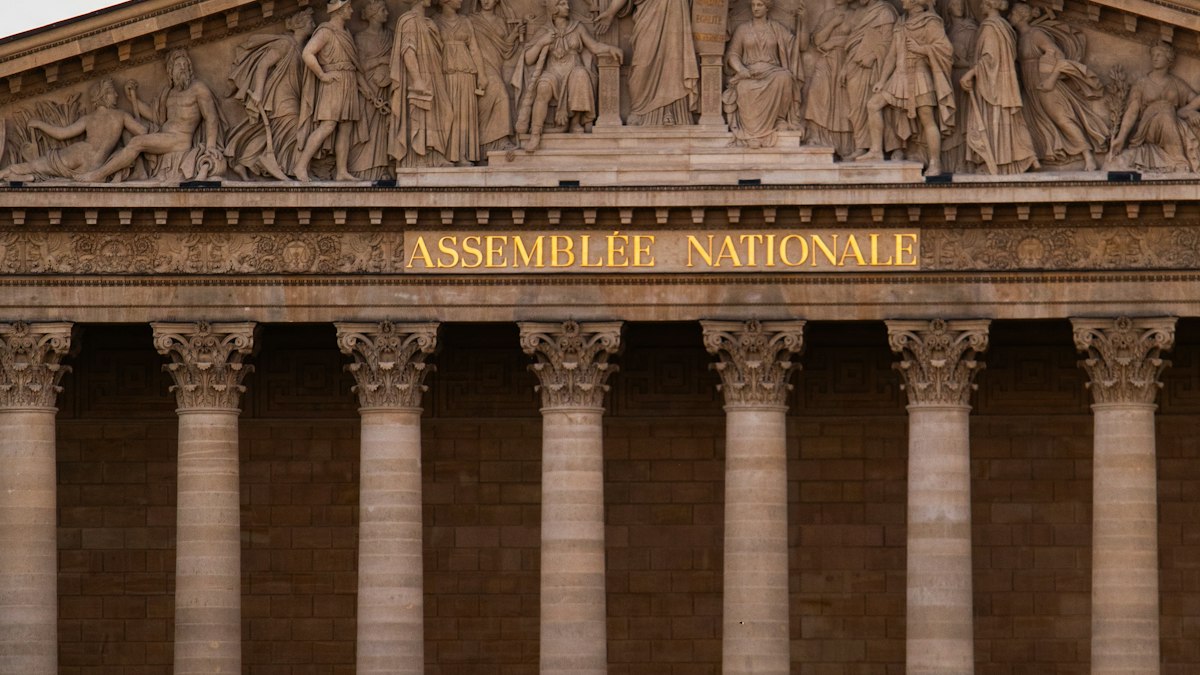 Fronton du Palais Bourbon portant l'inscription Assemblée nationale